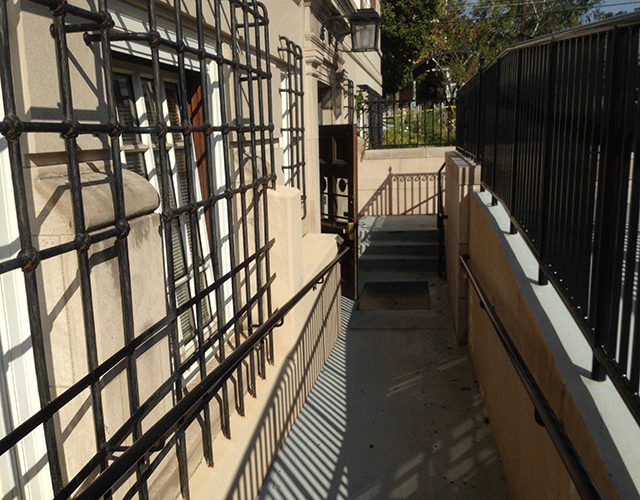 A ramp leading to the entrance door to the courthouse below the street level.